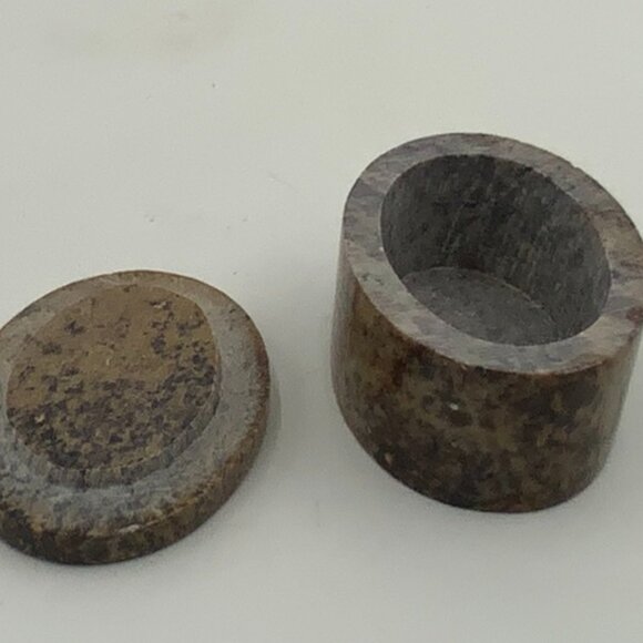 Vintage Soapstone Trinket Box With Lid and Mother Of Pearl Pink Ladybug Inlay - Picture 2 of 6